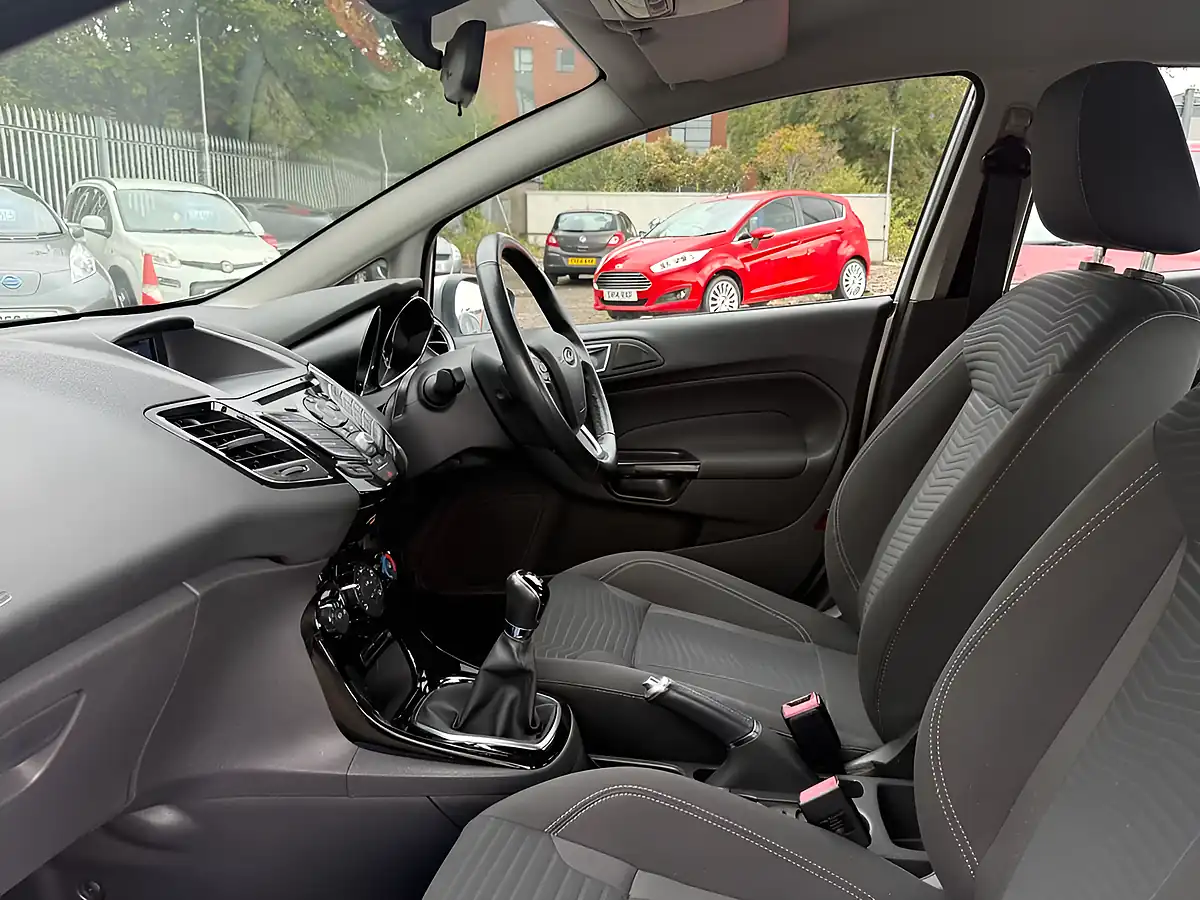 Used 2015 Ford Fiesta Zetec Silver - Interior and Exterior details 11