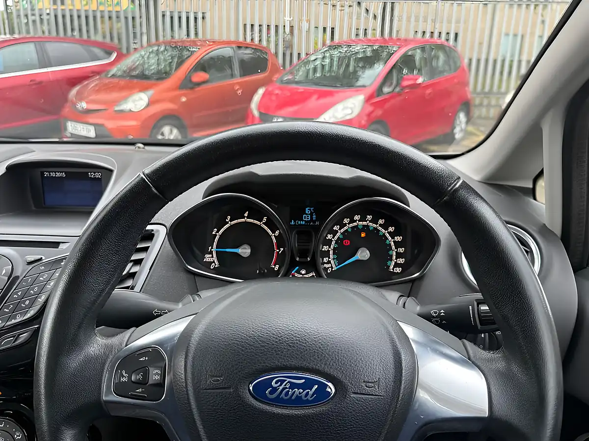 Used 2015 Ford Fiesta Zetec Silver - Interior and Exterior details 12