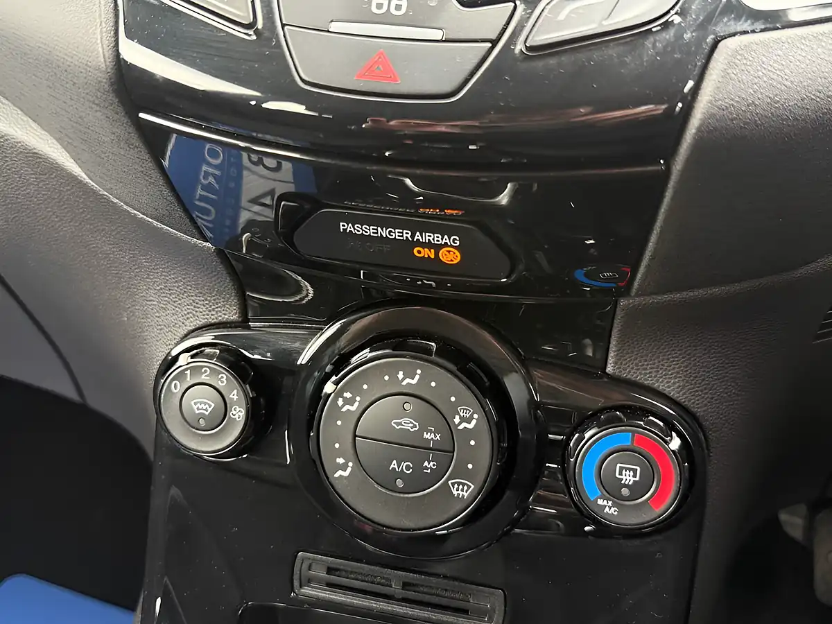 Used 2015 Ford Fiesta Zetec Silver - Interior and Exterior details 14