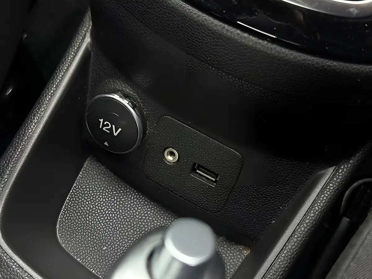 Used 2015 Ford Fiesta Zetec Silver - Interior and Exterior details 16