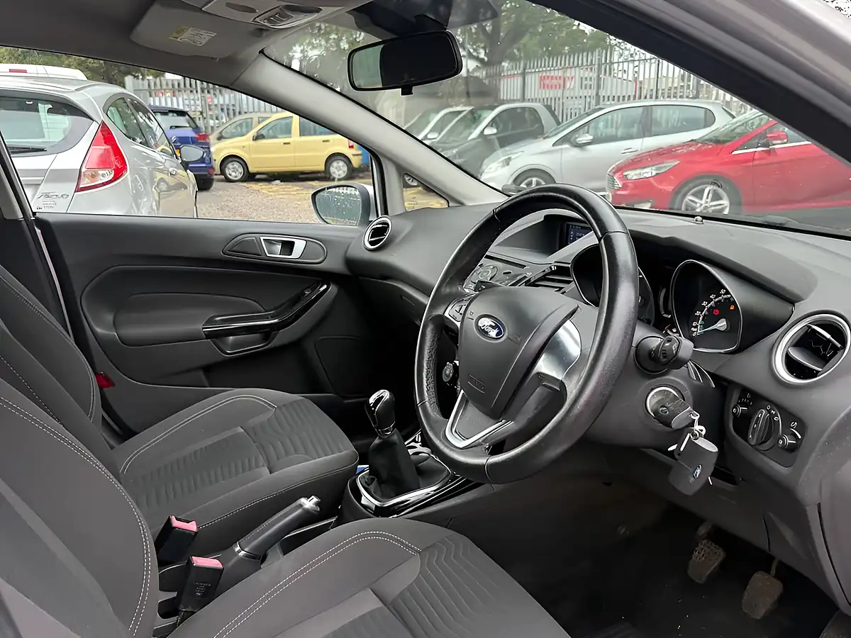 Used 2015 Ford Fiesta Zetec Silver - Interior and Exterior details 6