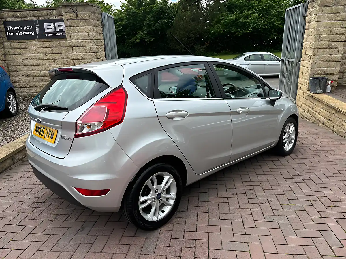 Used 2015 Ford Fiesta Zetec Silver - Interior and Exterior details 12