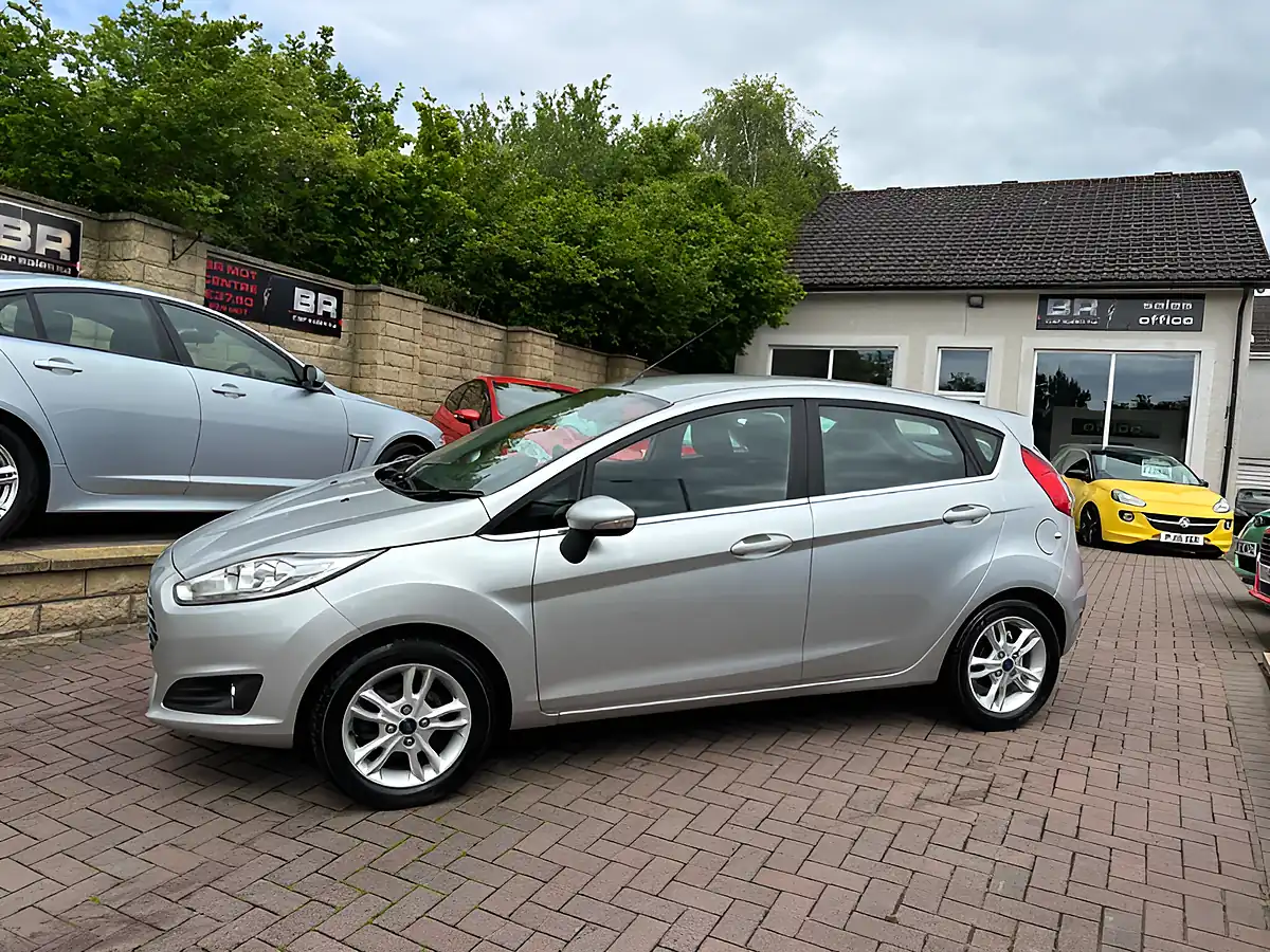 Used 2015 Ford Fiesta Zetec Silver - Interior and Exterior details 5