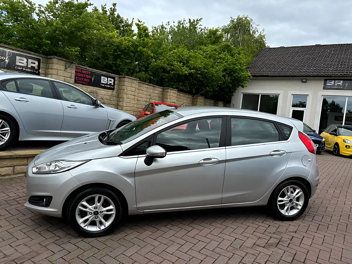 Used 2015 Ford Fiesta Zetec Silver - Interior and Exterior details 7