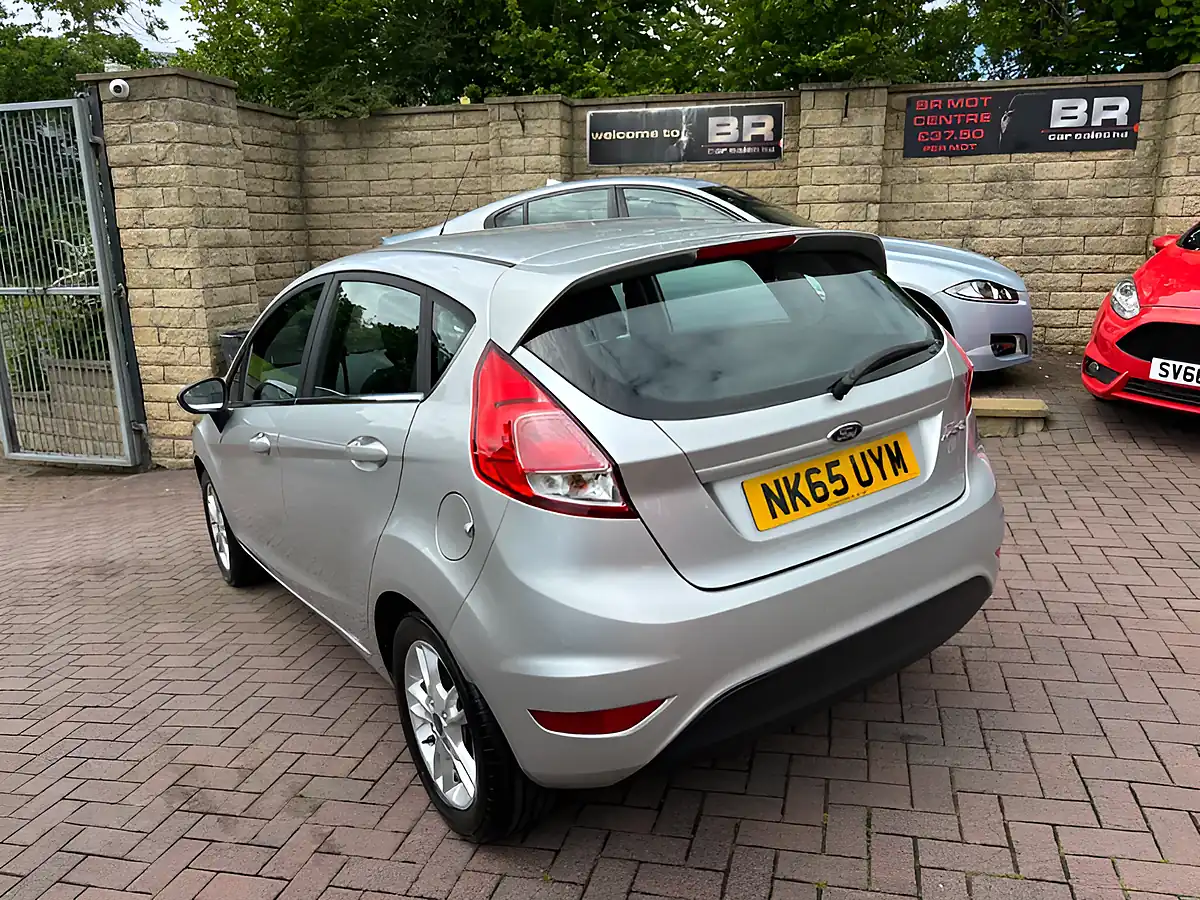 Used 2015 Ford Fiesta Zetec Silver - Interior and Exterior details 9