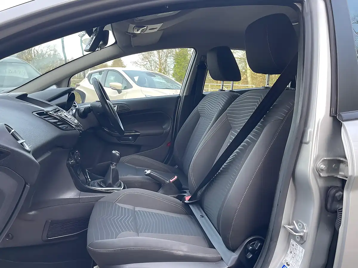 Used 2015 Ford Fiesta Zetec Silver - Interior and Exterior details 14