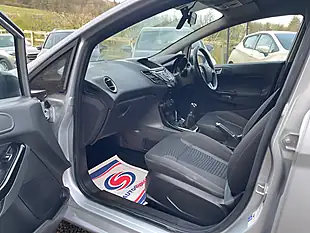 Used 2015 Ford Fiesta Zetec Silver - Interior and Exterior details 15