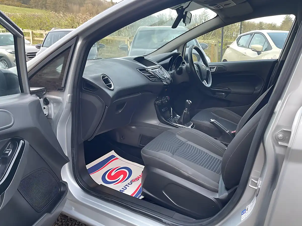 Used 2015 Ford Fiesta Zetec Silver - Interior and Exterior details 15