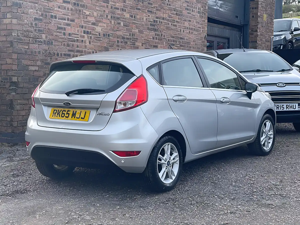 Used 2015 Ford Fiesta Zetec Silver - Interior and Exterior details 4