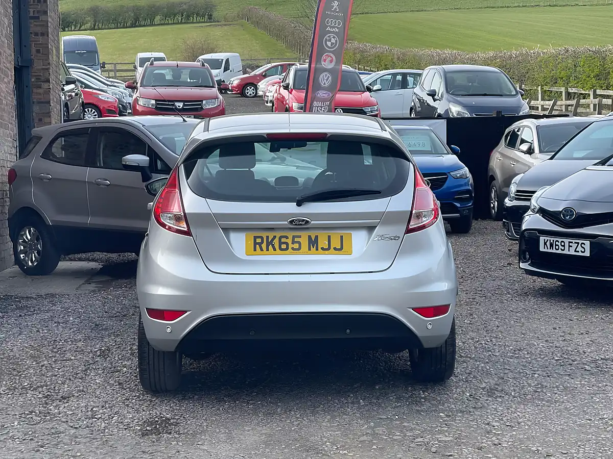 Used 2015 Ford Fiesta Zetec Silver - Interior and Exterior details 5
