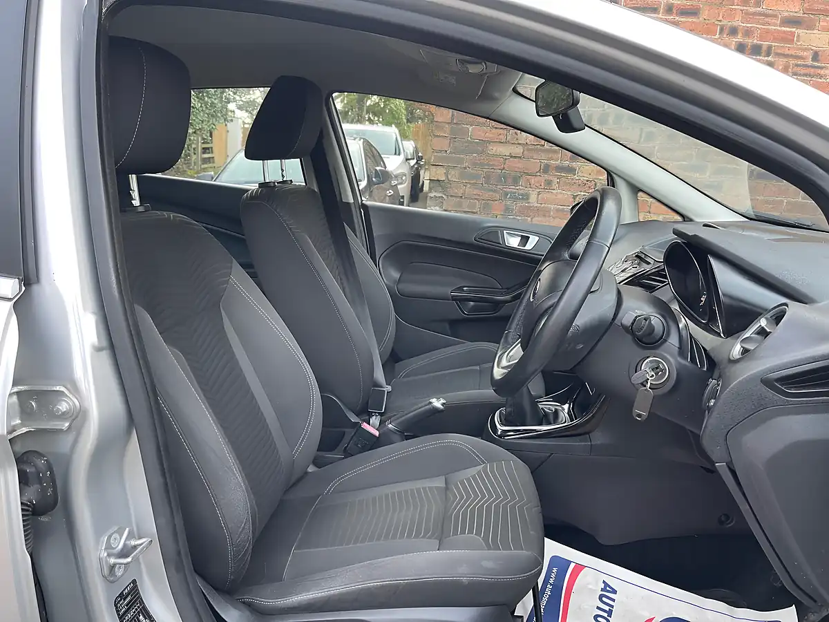 Used 2015 Ford Fiesta Zetec Silver - Interior and Exterior details 7