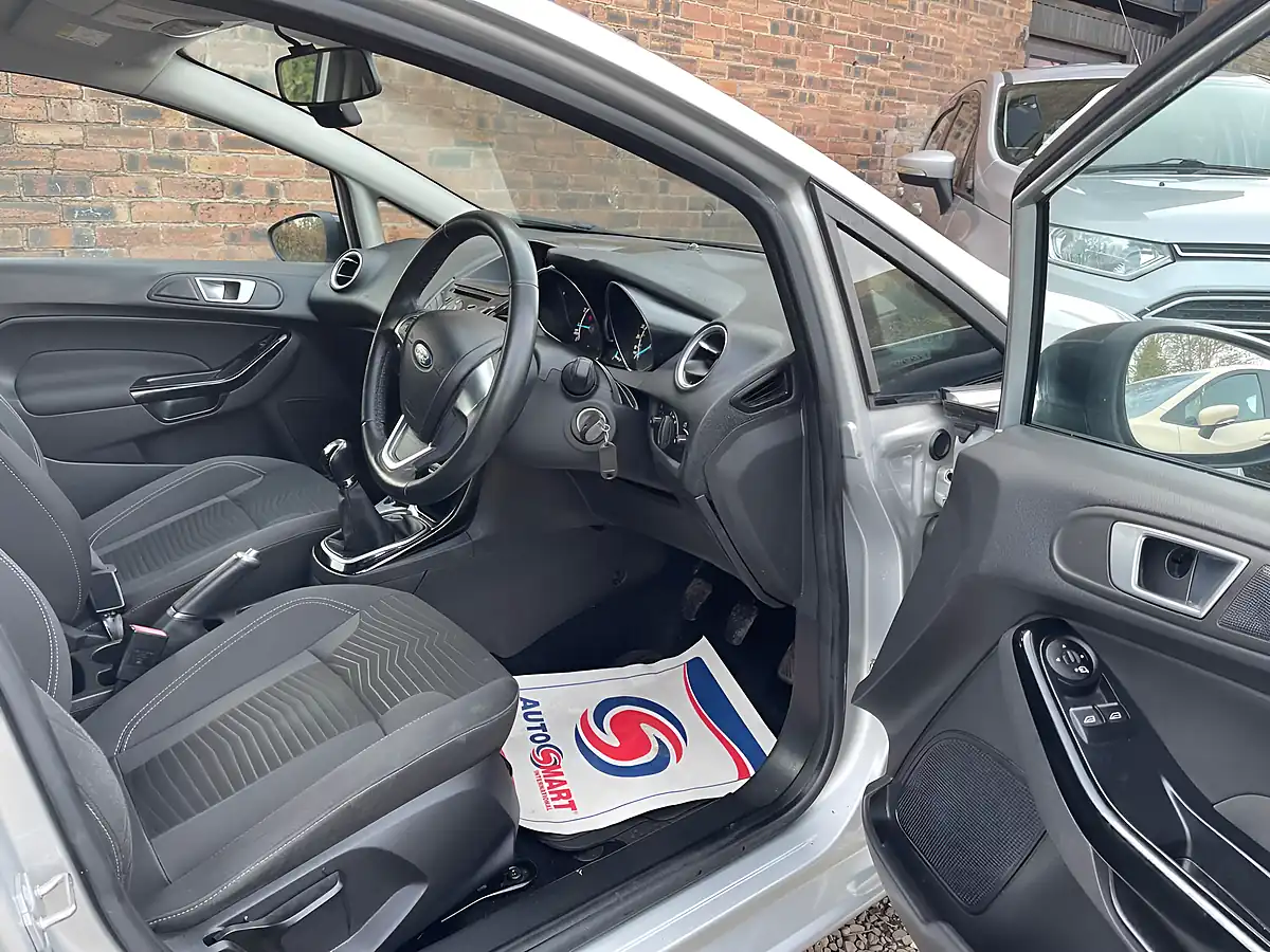 Used 2015 Ford Fiesta Zetec Silver - Interior and Exterior details 8