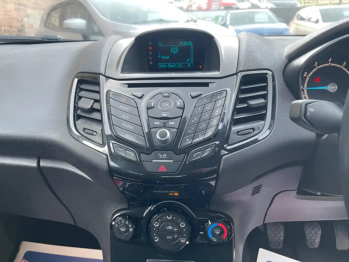 Used 2015 Ford Fiesta Zetec Silver - Interior and Exterior details 9
