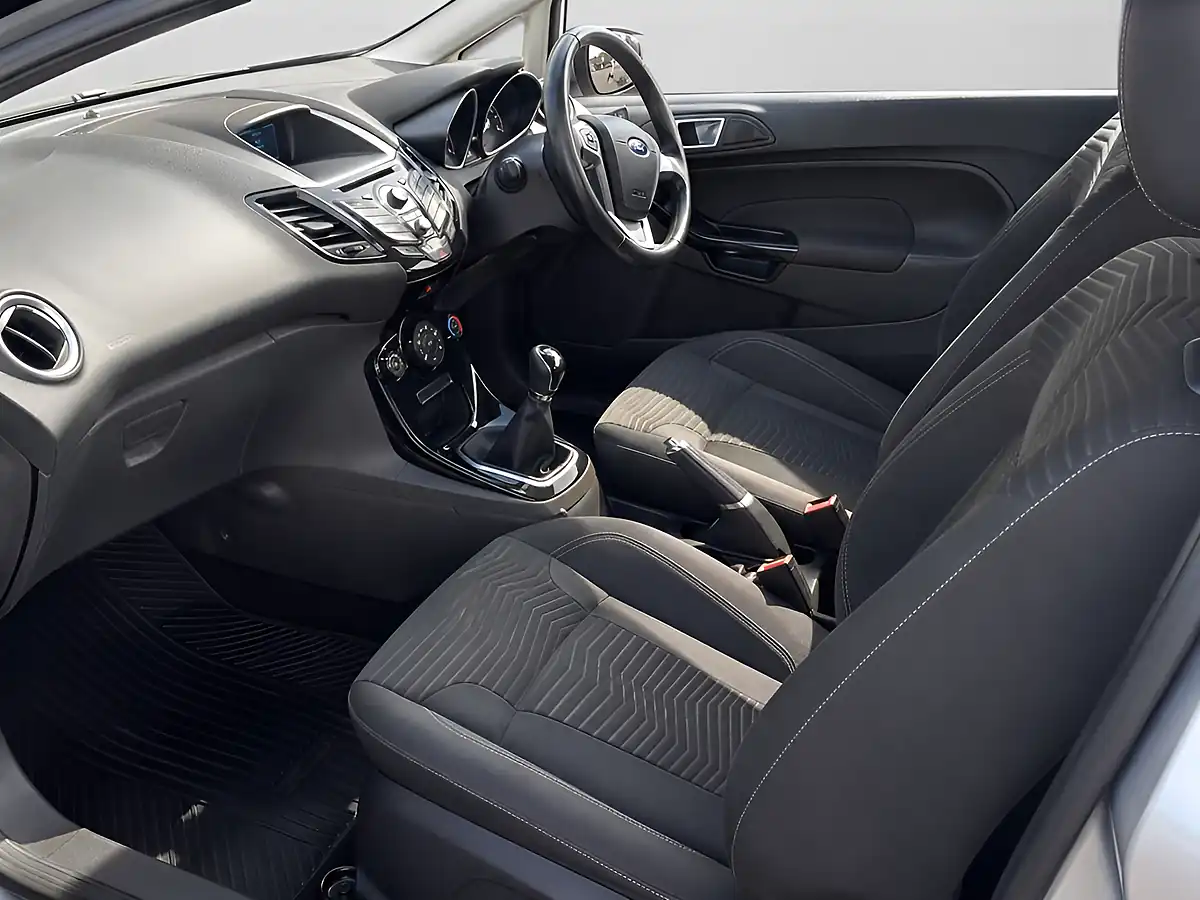 Used 2015 Ford Fiesta Zetec Silver - Interior and Exterior details 6