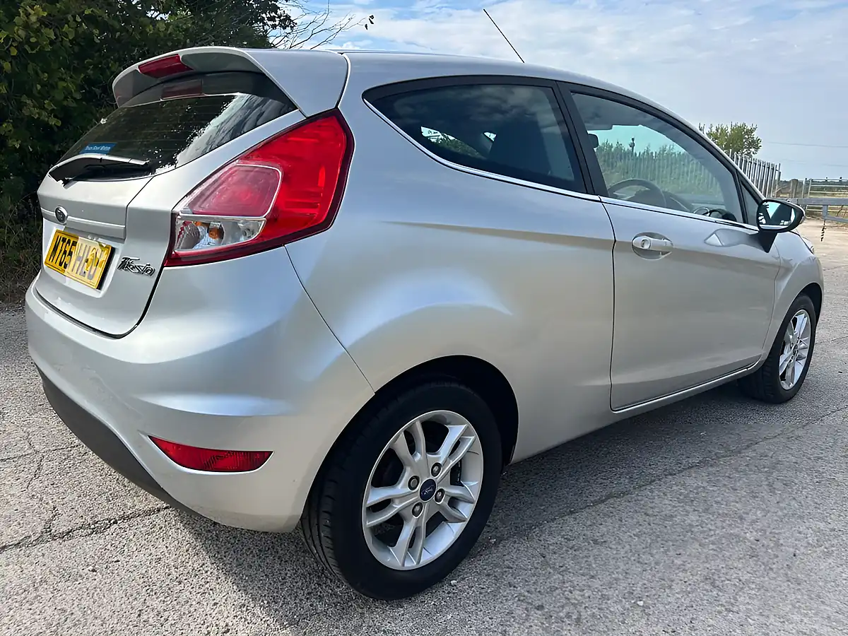 Used 2015 Ford Fiesta Zetec Silver - Interior and Exterior details 10