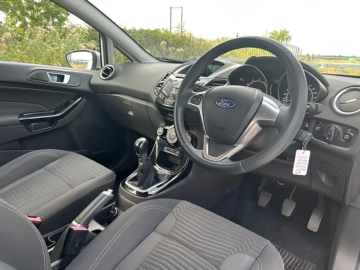 Used 2015 Ford Fiesta Zetec Silver - Interior and Exterior details 11