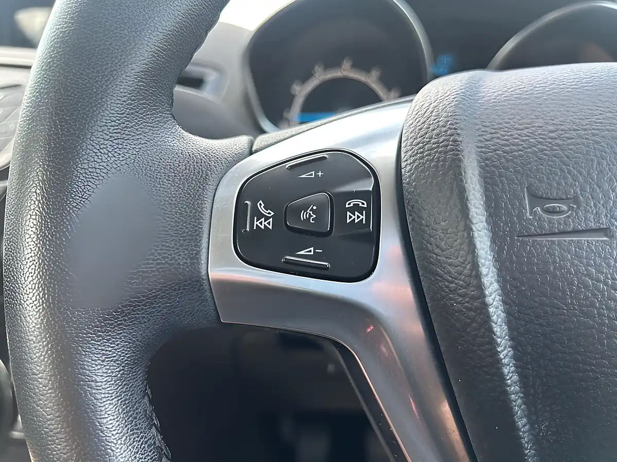 Used 2015 Ford Fiesta Zetec Silver - Interior and Exterior details 12