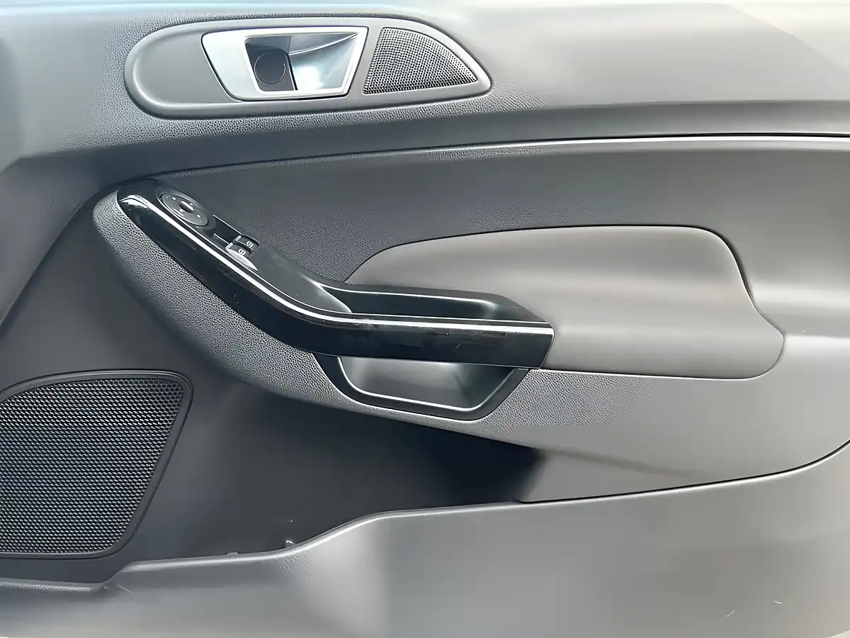Used 2015 Ford Fiesta Zetec Silver - Interior and Exterior details 14