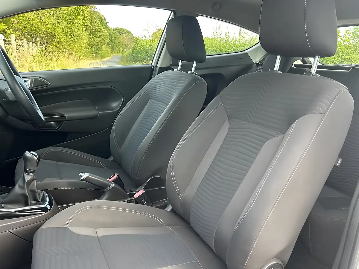 Used 2015 Ford Fiesta Zetec Silver - Interior and Exterior details 18