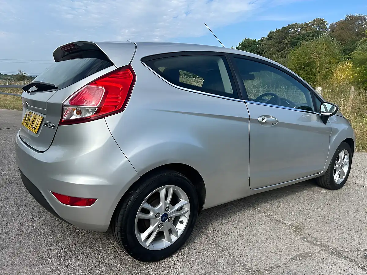 Used 2015 Ford Fiesta Zetec Silver - Interior and Exterior details 3
