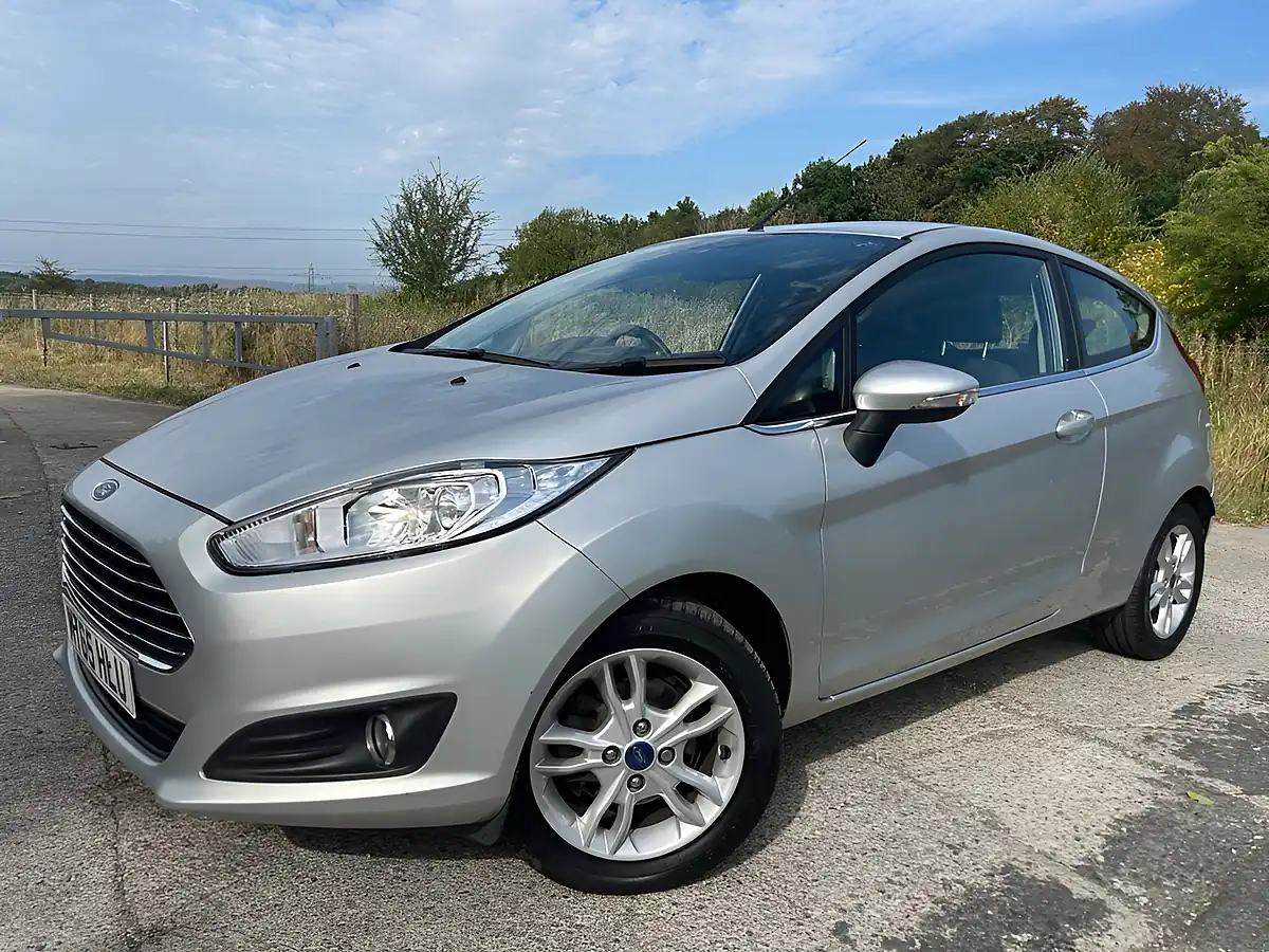 Used 2015 Ford Fiesta Zetec Silver - Interior and Exterior details 4