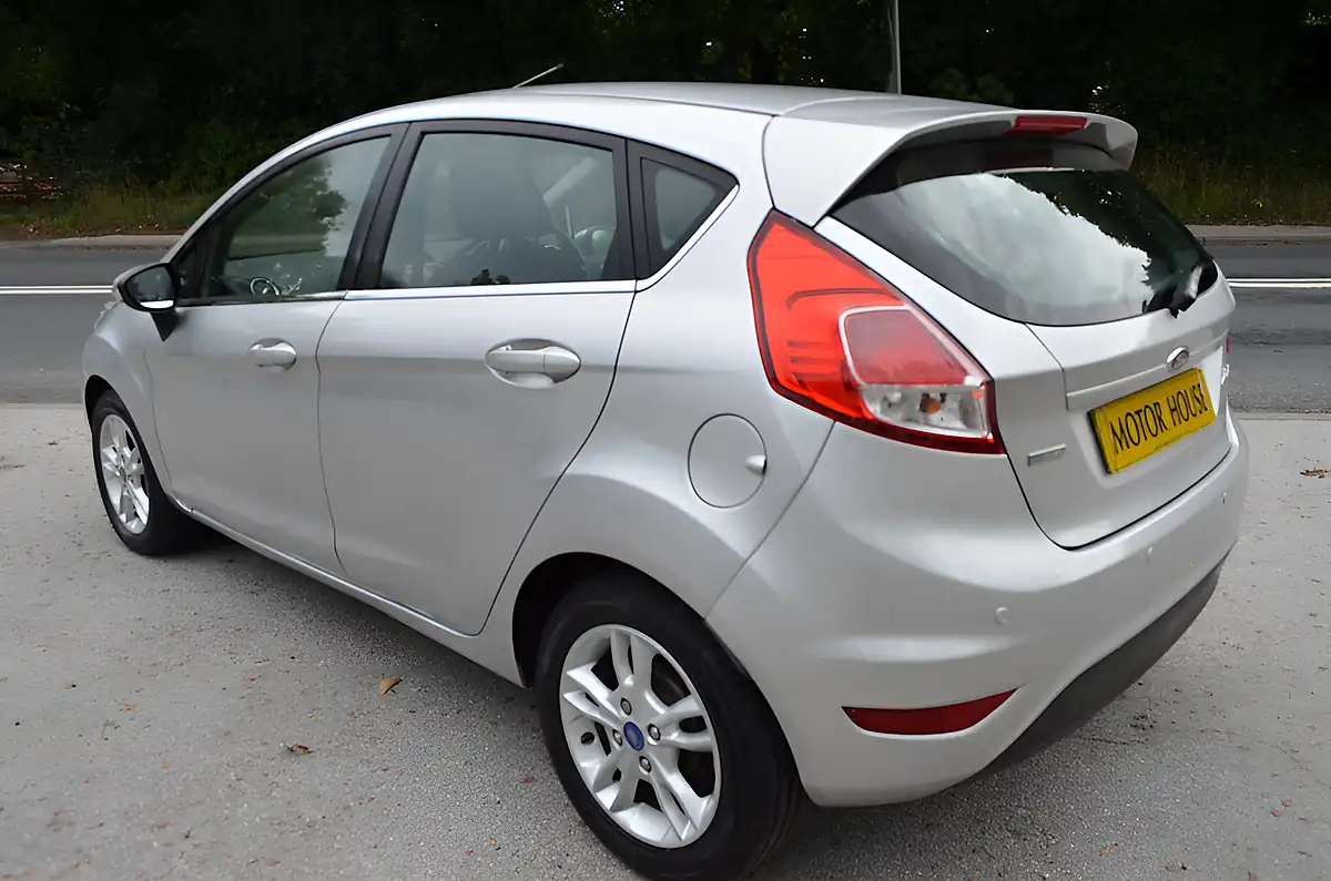 Used 2015 Ford Fiesta Zetec Silver - Interior and Exterior details 11