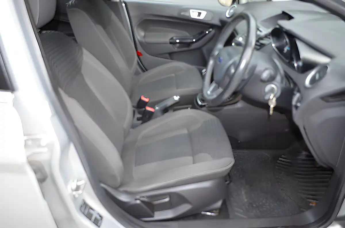 Used 2015 Ford Fiesta Zetec Silver - Interior and Exterior details 14