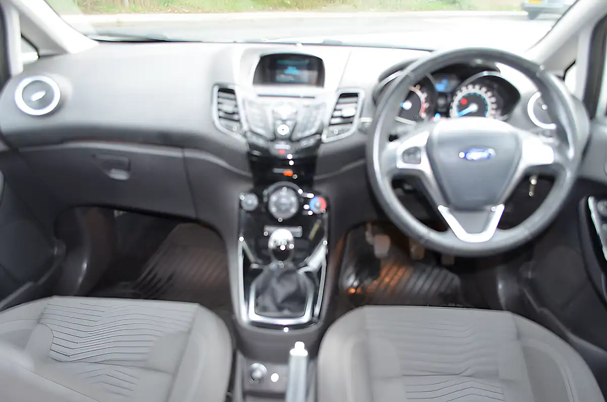 Used 2015 Ford Fiesta Zetec Silver - Interior and Exterior details 15