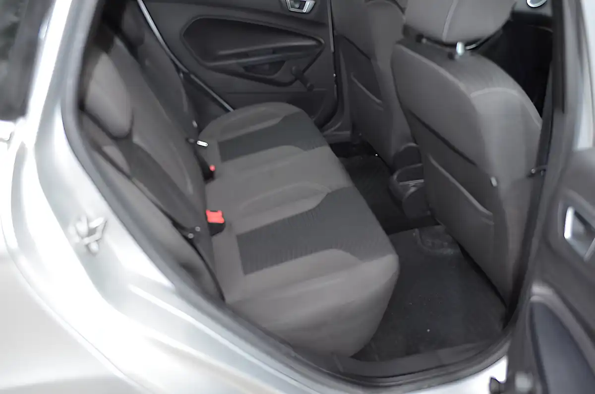 Used 2015 Ford Fiesta Zetec Silver - Interior and Exterior details 16
