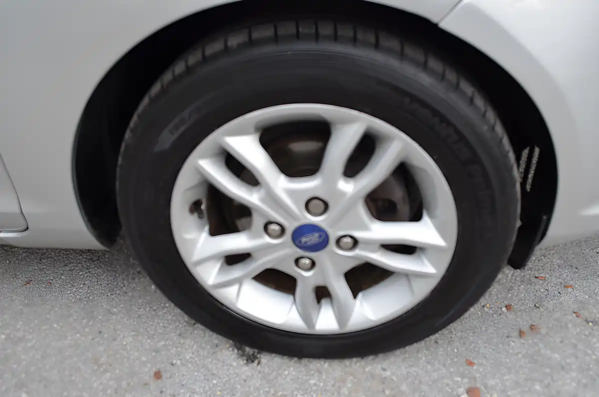 Used 2015 Ford Fiesta Zetec Silver - Interior and Exterior details 20