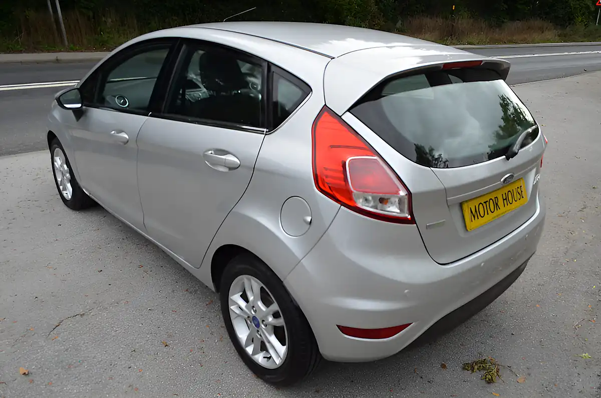 Used 2015 Ford Fiesta Zetec Silver - Interior and Exterior details 5