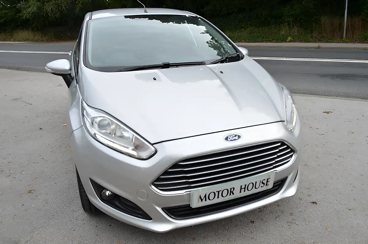 Used 2015 Ford Fiesta Zetec Silver - Interior and Exterior details 6