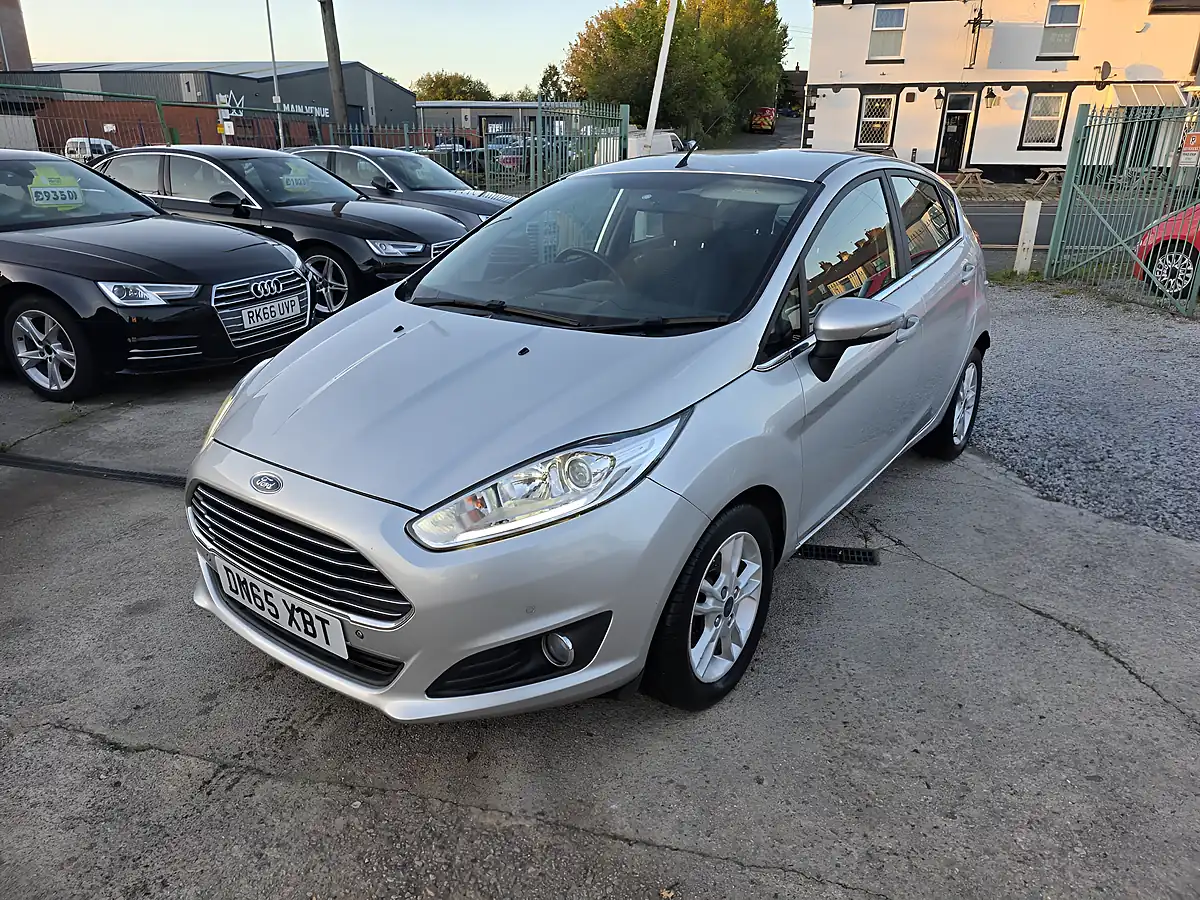 Used 2015 Ford Fiesta Zetec Silver - Interior and Exterior details 3