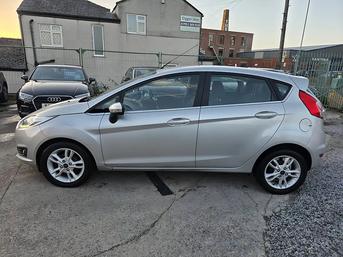 Used 2015 Ford Fiesta Zetec Silver - Interior and Exterior details 4