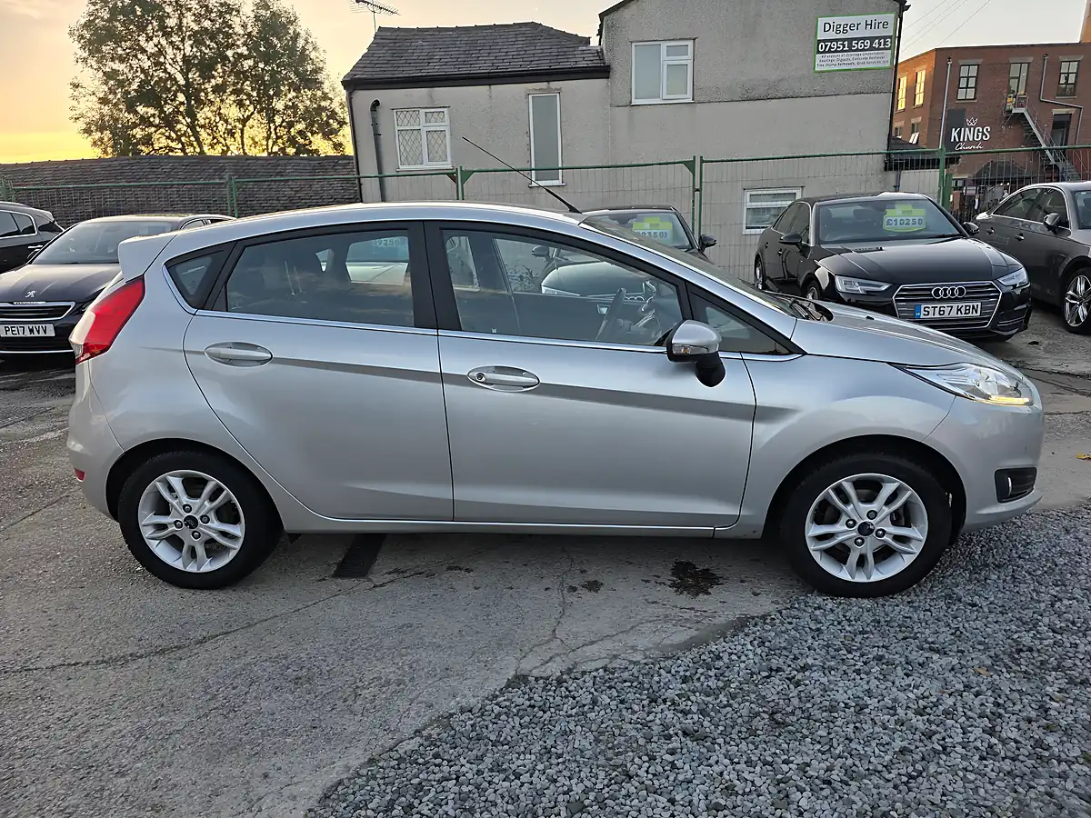 Used 2015 Ford Fiesta Zetec Silver - Interior and Exterior details 5