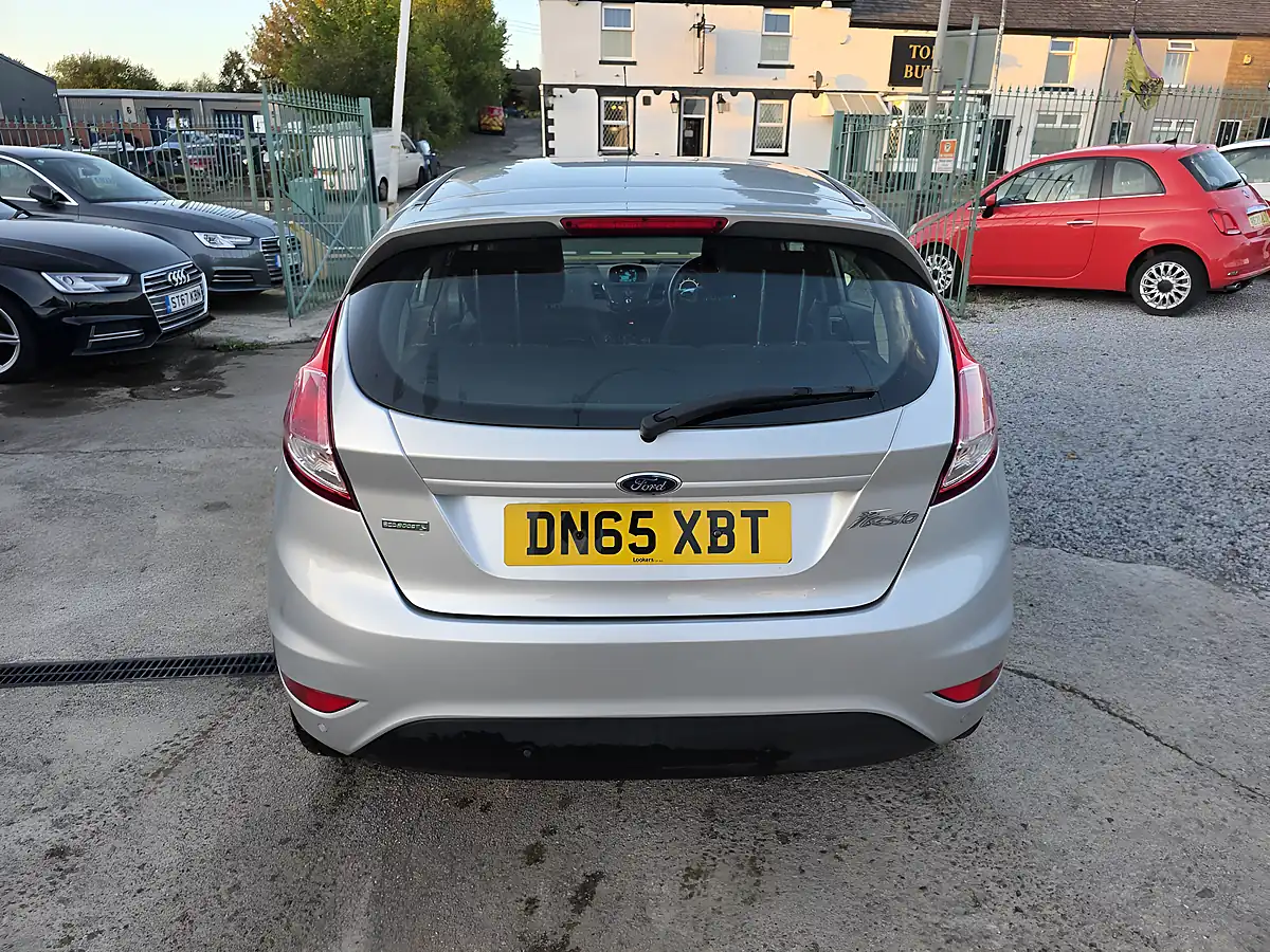 Used 2015 Ford Fiesta Zetec Silver - Interior and Exterior details 7