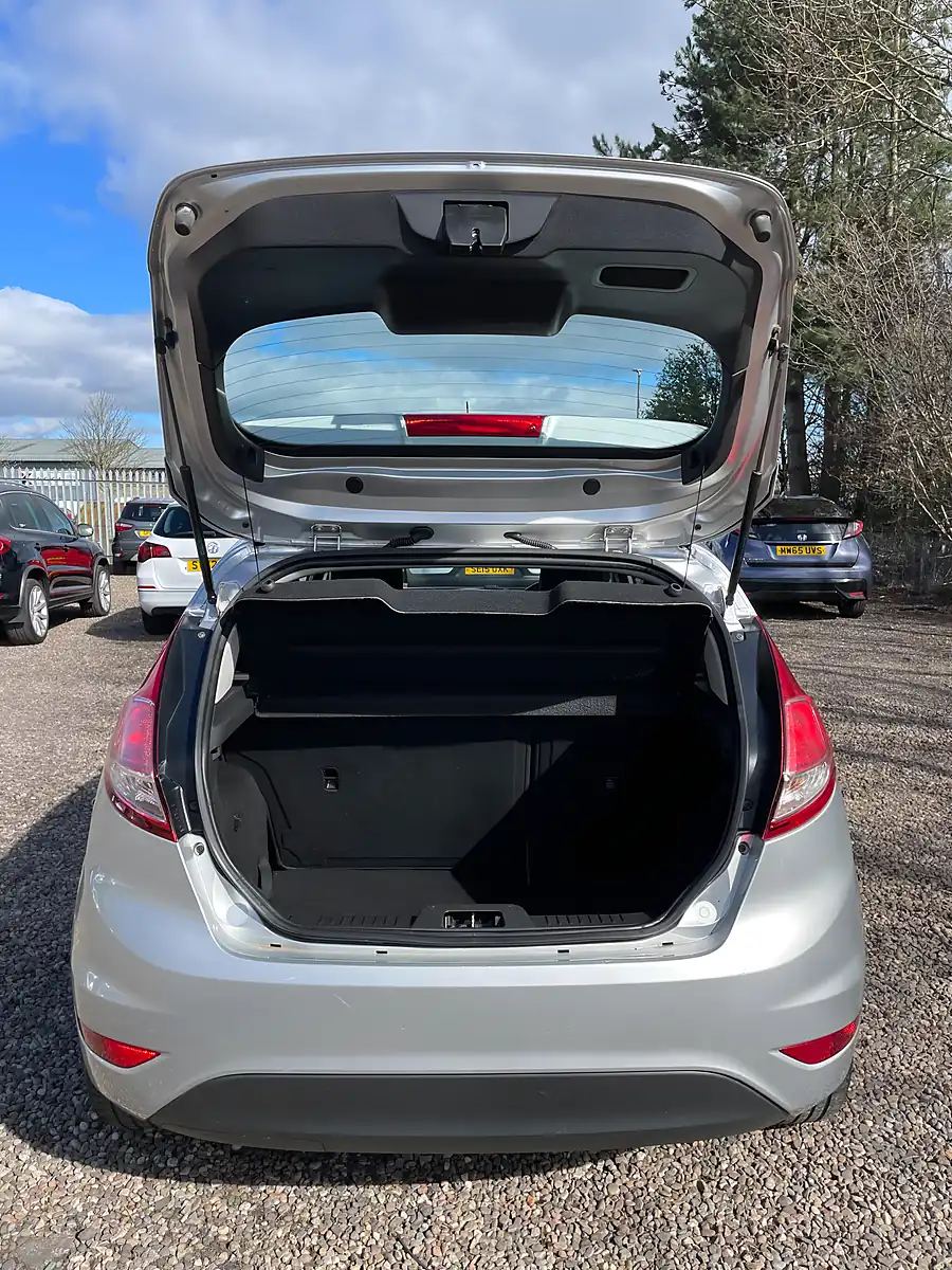 Used 2015 Ford Fiesta Zetec Silver - Interior and Exterior details 11