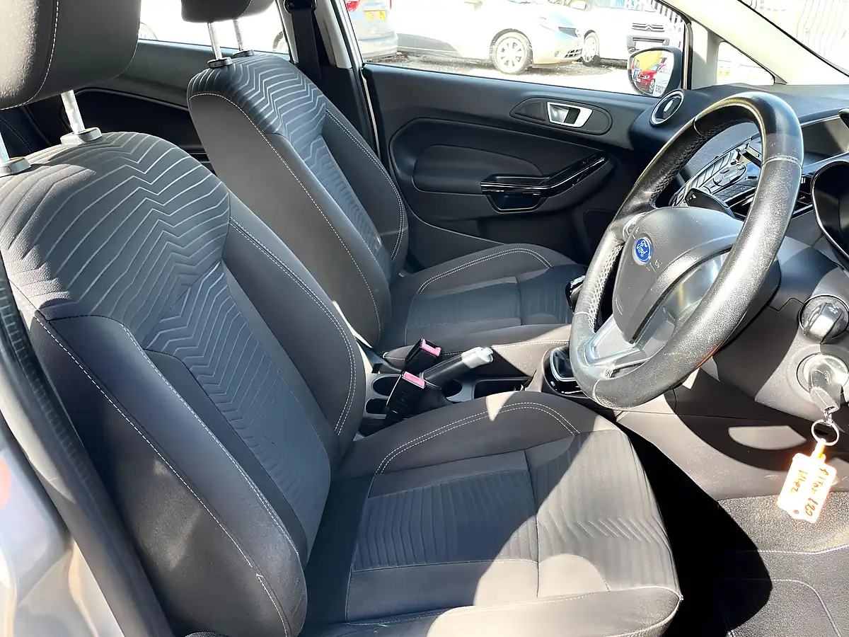 Used 2015 Ford Fiesta Zetec Silver - Interior and Exterior details 13