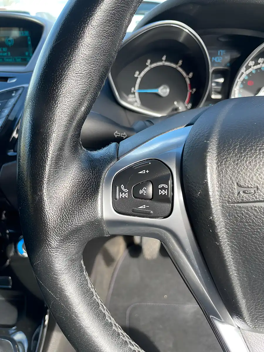 Used 2015 Ford Fiesta Zetec Silver - Interior and Exterior details 17
