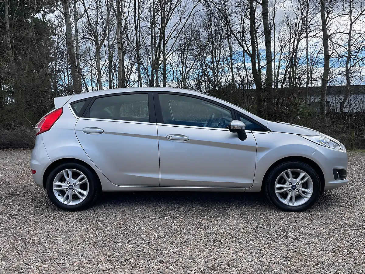 Used 2015 Ford Fiesta Zetec Silver - Interior and Exterior details 5