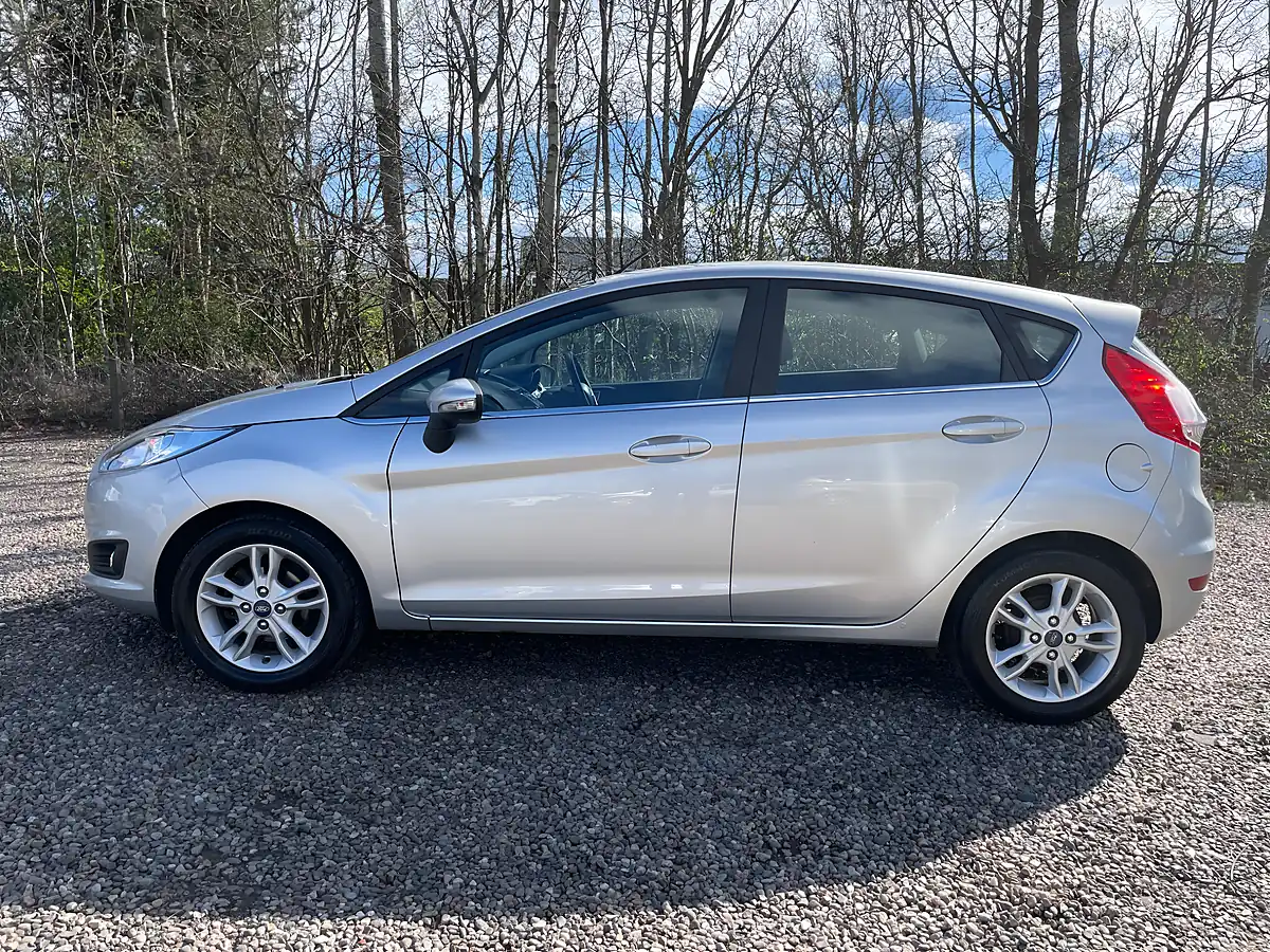 Used 2015 Ford Fiesta Zetec Silver - Interior and Exterior details 6