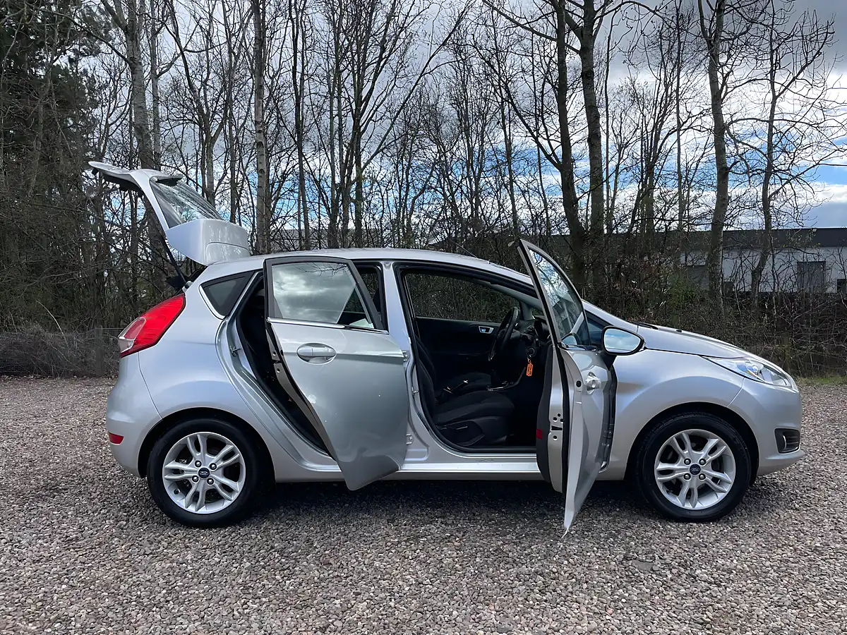 Used 2015 Ford Fiesta Zetec Silver - Interior and Exterior details 7