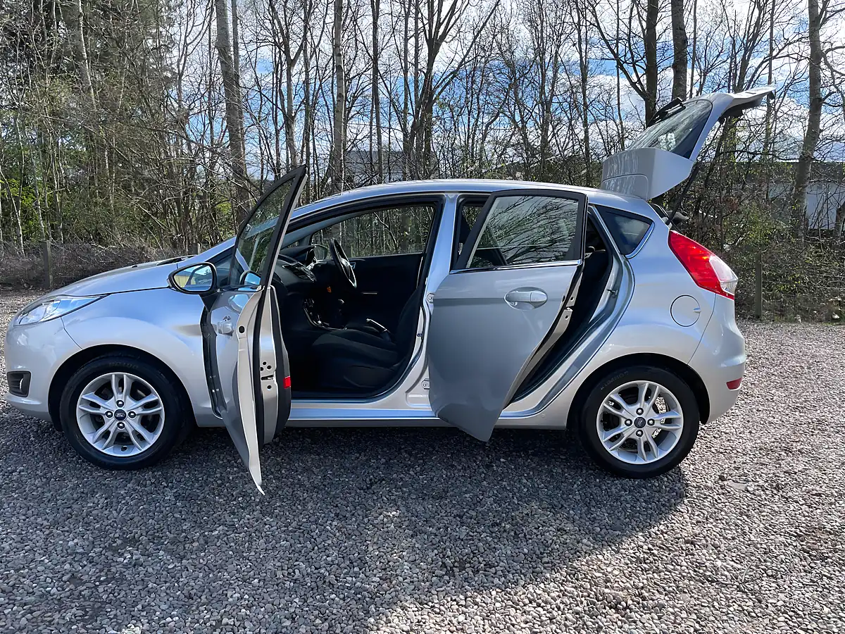 Used 2015 Ford Fiesta Zetec Silver - Interior and Exterior details 8