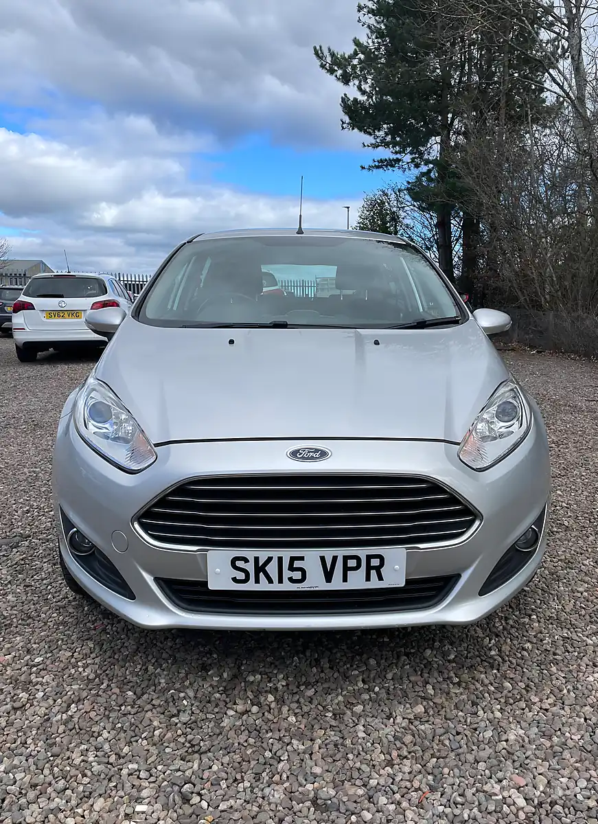 Used 2015 Ford Fiesta Zetec Silver - Interior and Exterior details 9