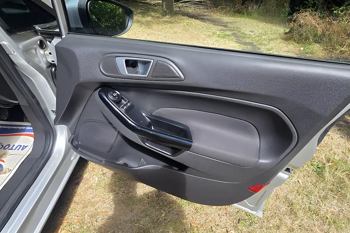 Used 2015 Ford Fiesta Zetec Silver - Interior and Exterior details 11
