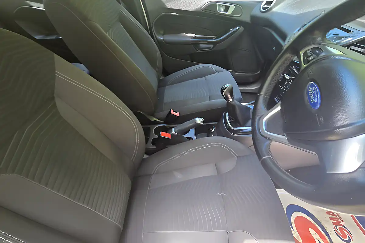 Used 2015 Ford Fiesta Zetec Silver - Interior and Exterior details 16