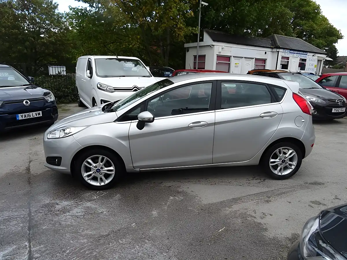 Used 2015 Ford Fiesta Zetec Silver - Interior and Exterior details 12