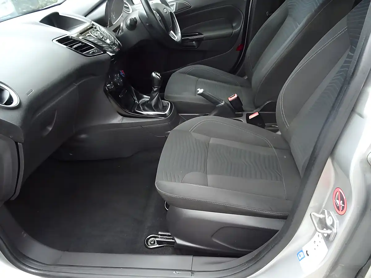 Used 2015 Ford Fiesta Zetec Silver - Interior and Exterior details 13