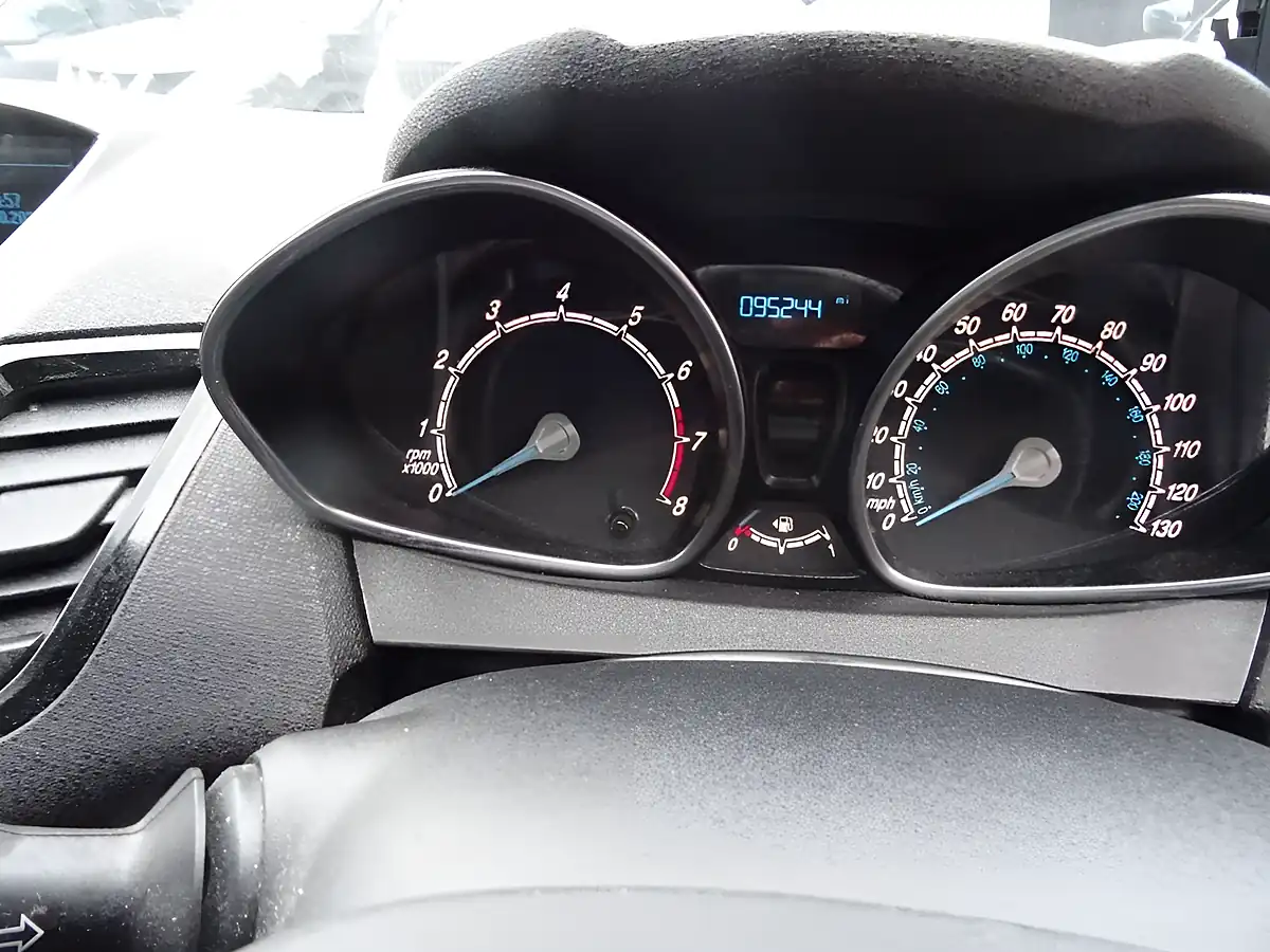 Used 2015 Ford Fiesta Zetec Silver - Interior and Exterior details 14