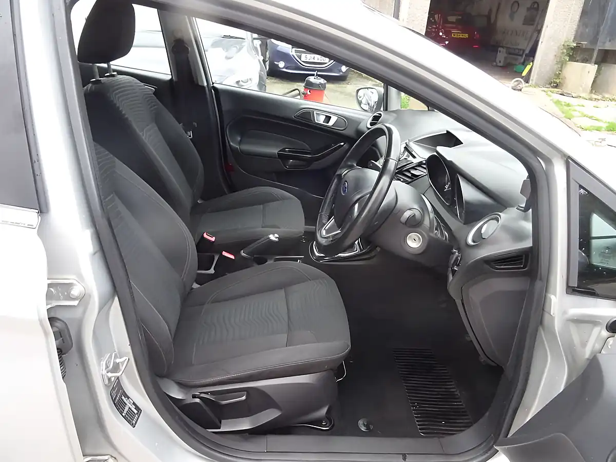 Used 2015 Ford Fiesta Zetec Silver - Interior and Exterior details 15